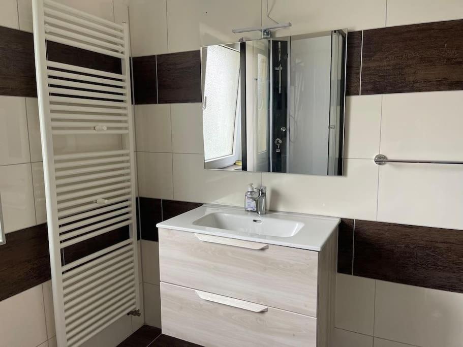 Duesseldorf Messe And Airport, 2-Bedroom Apartment With Kitchen And Garden Duisburg Dış mekan fotoğraf